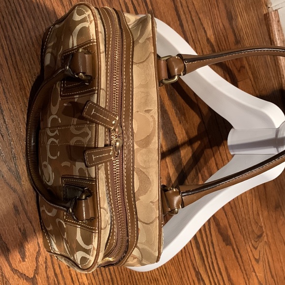 Well Loved Coach Logo Handbag - Picture 9 of 15